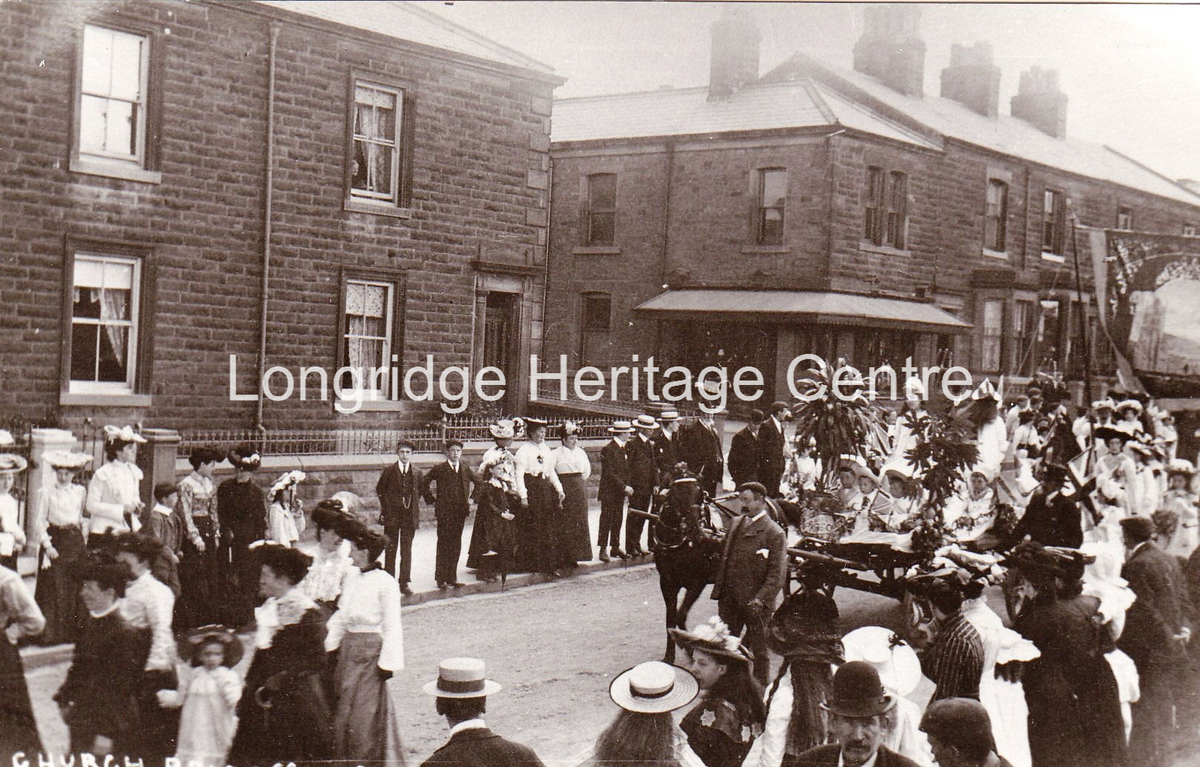 102A - Berry Lane - Chuch procession at the end of Mersey Street - Unknown